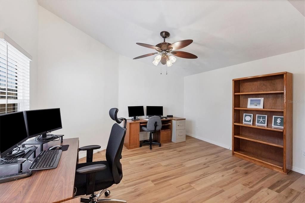 For Sale: $325,000 (2 beds, 2 baths, 1492 Square Feet)