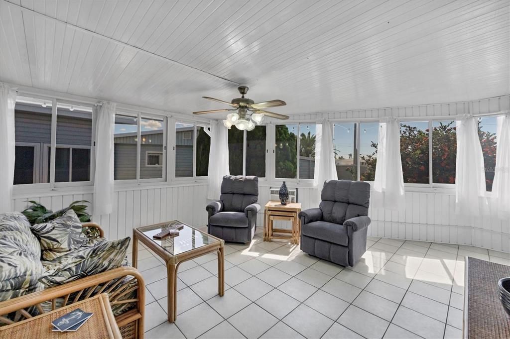 For Sale: $325,000 (2 beds, 2 baths, 1492 Square Feet)