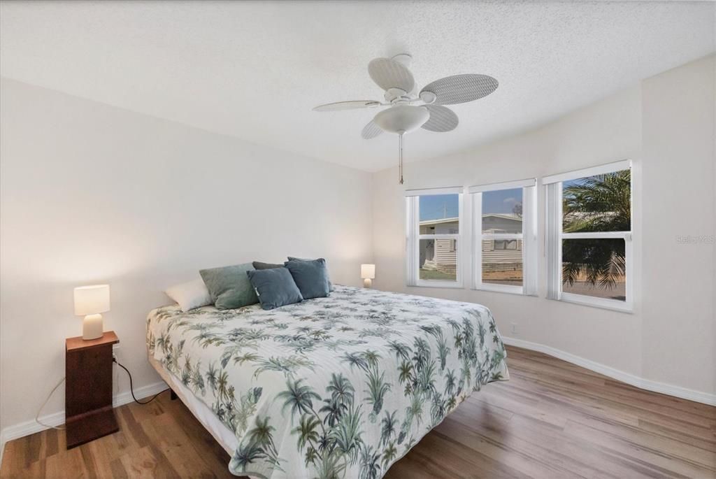 For Sale: $325,000 (2 beds, 2 baths, 1492 Square Feet)