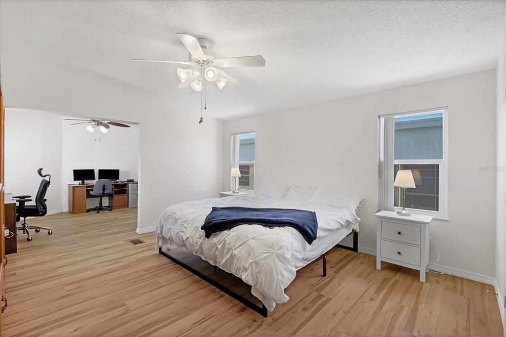 For Sale: $325,000 (2 beds, 2 baths, 1492 Square Feet)