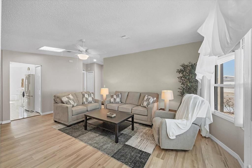 For Sale: $325,000 (2 beds, 2 baths, 1492 Square Feet)