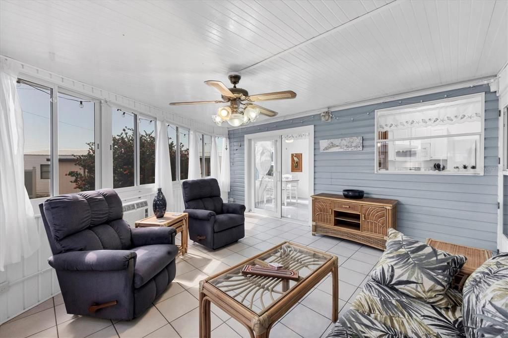 For Sale: $325,000 (2 beds, 2 baths, 1492 Square Feet)