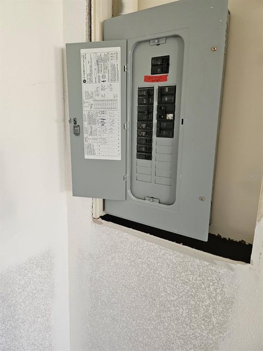 待售: $68,000 (2 贝兹, 2 浴室, 1088 平方英尺)