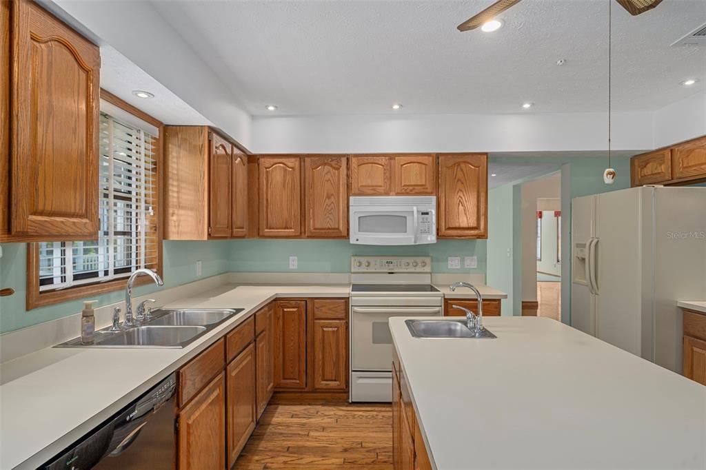 На продажу: $419,000 (4 спален, 3 ванн, 2378 Квадратных фут)