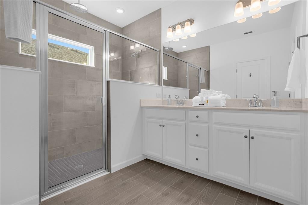 For Sale: $325,000 (3 beds, 2 baths, 1755 Square Feet)