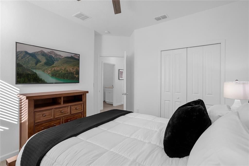 For Sale: $325,000 (3 beds, 2 baths, 1755 Square Feet)