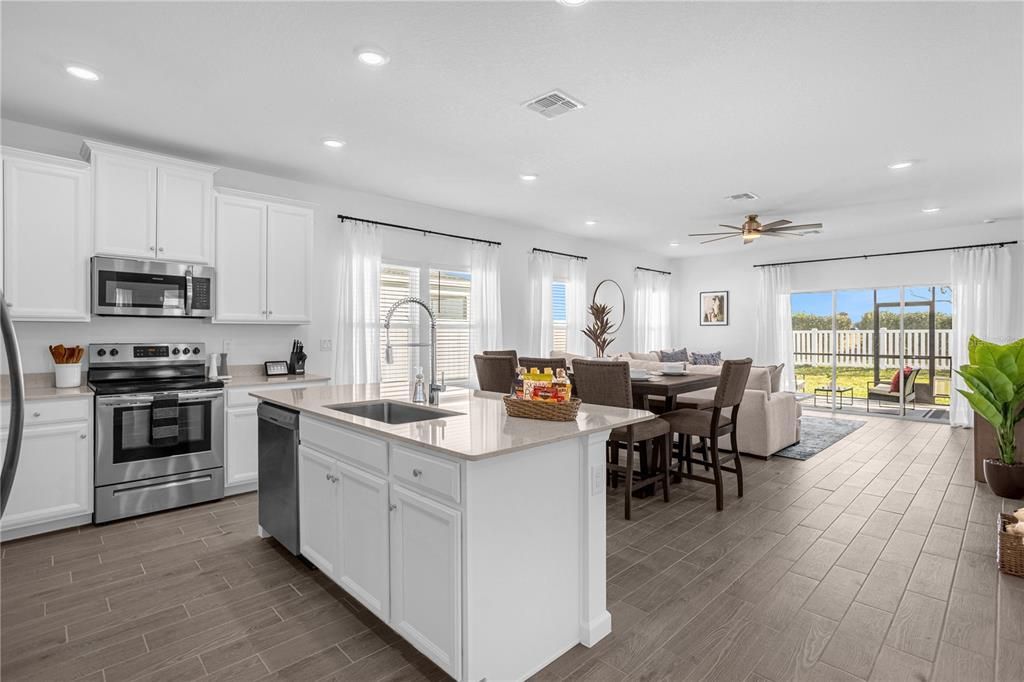 For Sale: $325,000 (3 beds, 2 baths, 1755 Square Feet)