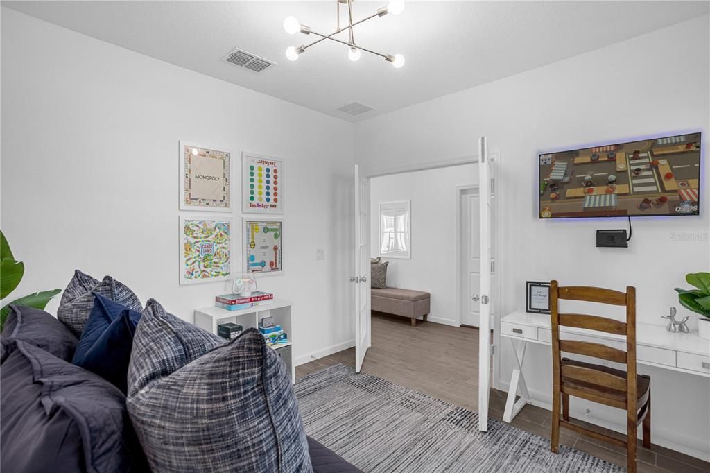 For Sale: $325,000 (3 beds, 2 baths, 1755 Square Feet)