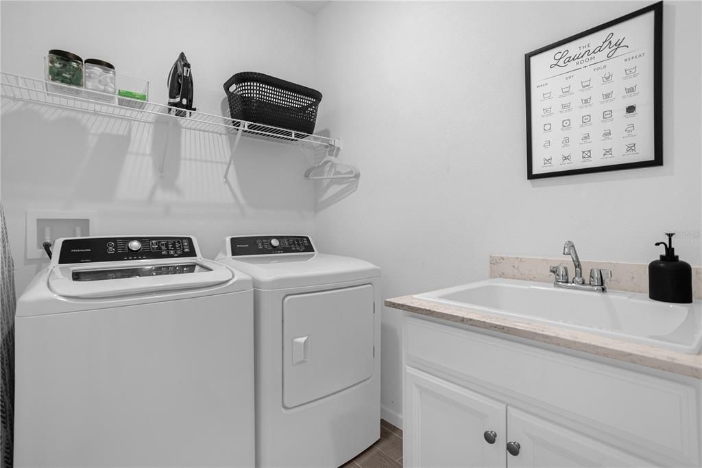 For Sale: $325,000 (3 beds, 2 baths, 1755 Square Feet)