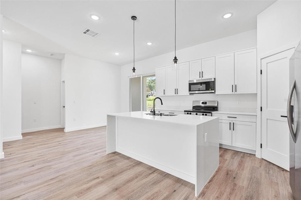 Activo con contrato: $314,000 (4 camas, 3 baños, 1870 Pies cuadrados)