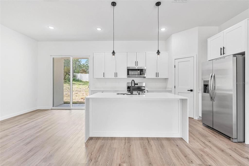 Activo con contrato: $314,000 (4 camas, 3 baños, 1870 Pies cuadrados)