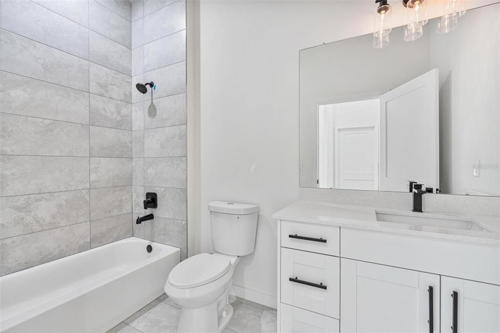 Activo con contrato: $314,000 (4 camas, 3 baños, 1870 Pies cuadrados)