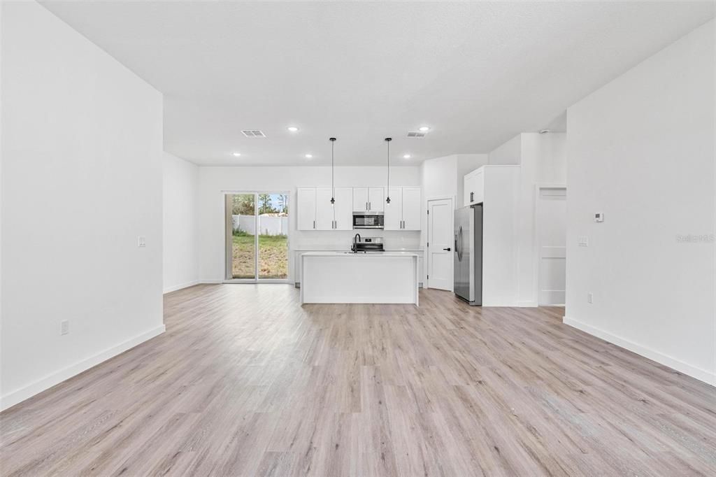 Activo con contrato: $314,000 (4 camas, 3 baños, 1870 Pies cuadrados)