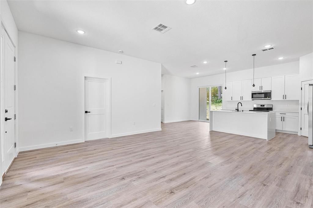 Activo con contrato: $314,000 (4 camas, 3 baños, 1870 Pies cuadrados)