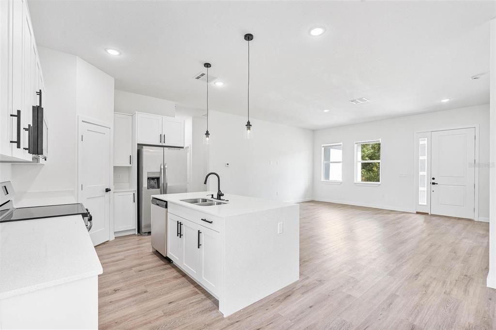 Activo con contrato: $314,000 (4 camas, 3 baños, 1870 Pies cuadrados)