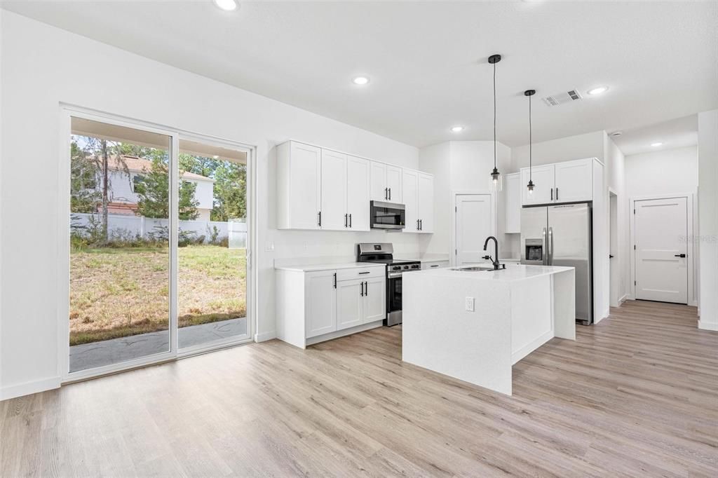 Activo con contrato: $314,000 (4 camas, 3 baños, 1870 Pies cuadrados)