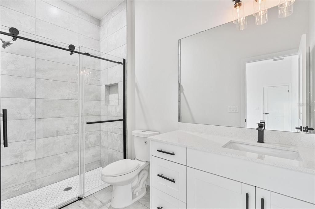 Activo con contrato: $314,000 (4 camas, 3 baños, 1870 Pies cuadrados)