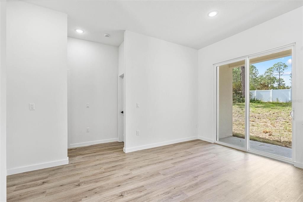 Activo con contrato: $314,000 (4 camas, 3 baños, 1870 Pies cuadrados)