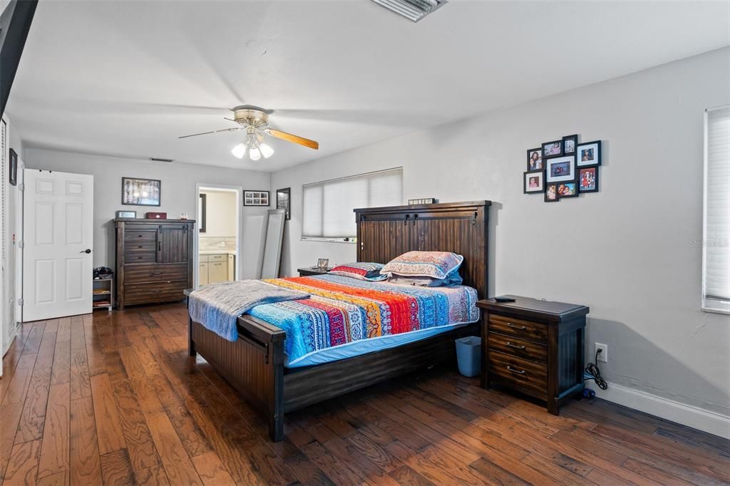 For Sale: $775,000 (4 beds, 3 baths, 2697 Square Feet)