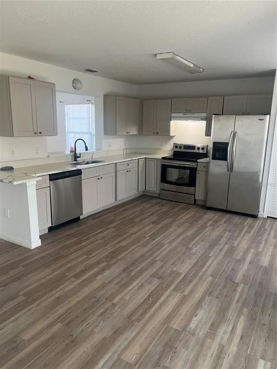 For Sale: $325,000 (3 beds, 2 baths, 1536 Square Feet)