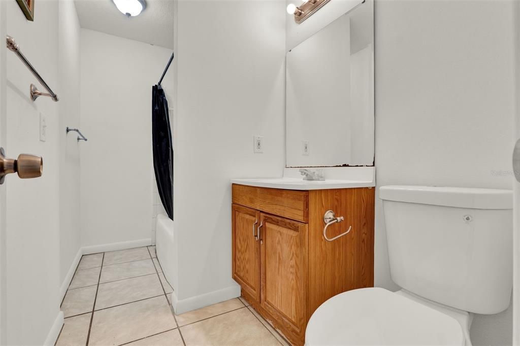 На продажу: $350,000 (4 спален, 2 ванн, 1715 Квадратных фут)