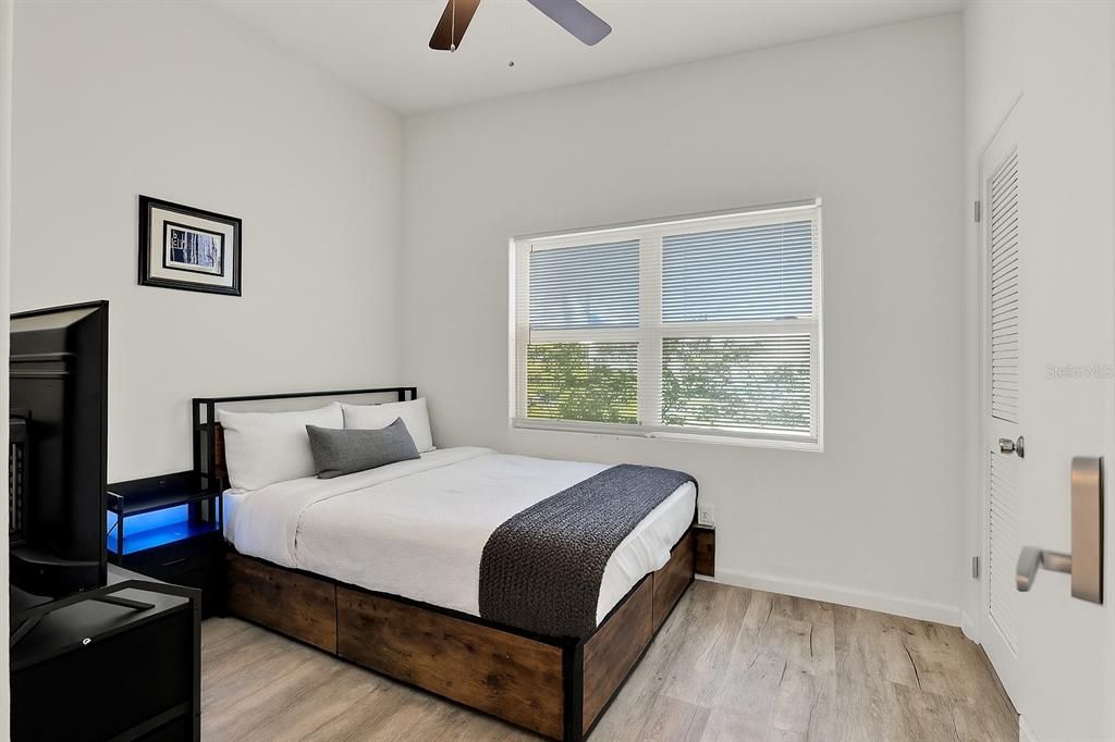 На продажу: $350,000 (4 спален, 2 ванн, 1715 Квадратных фут)