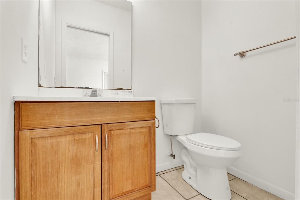 На продажу: $350,000 (4 спален, 2 ванн, 1715 Квадратных фут)