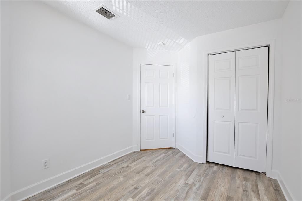 出租: $1,390 (3 贝兹, 2 浴室, 1168 平方英尺)