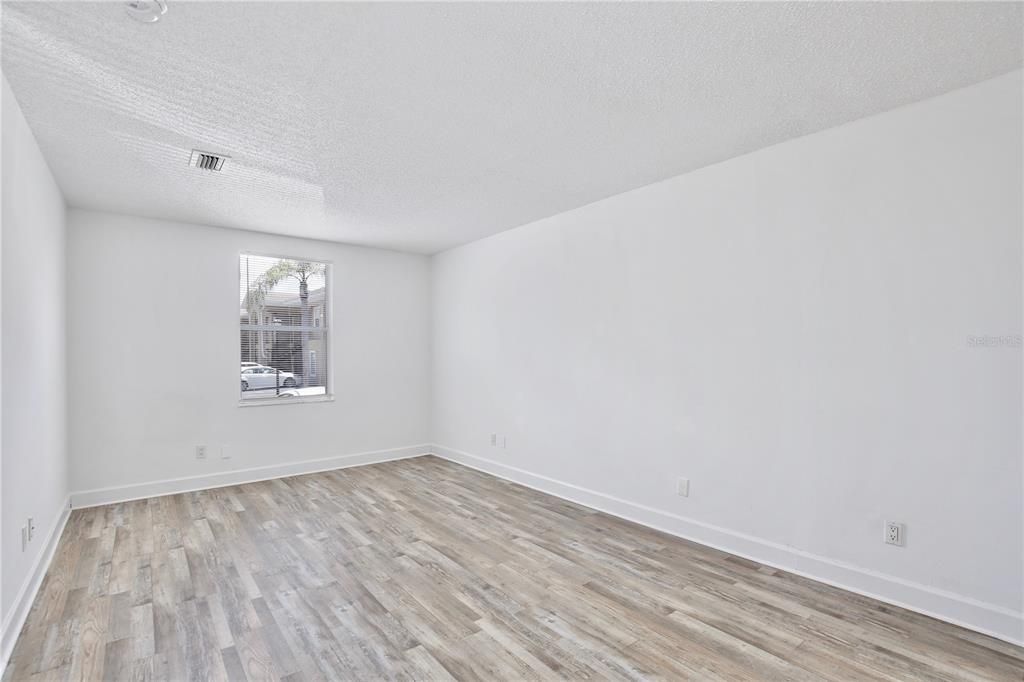 出租: $1,390 (3 贝兹, 2 浴室, 1168 平方英尺)