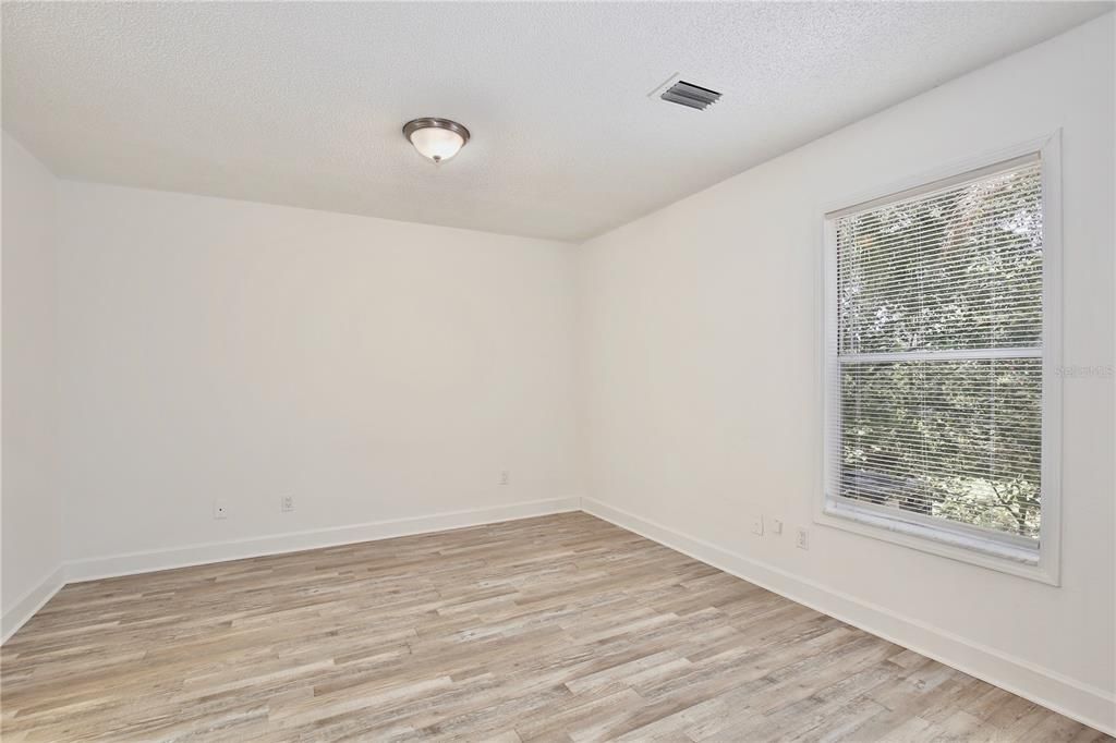 出租: $1,390 (3 贝兹, 2 浴室, 1168 平方英尺)