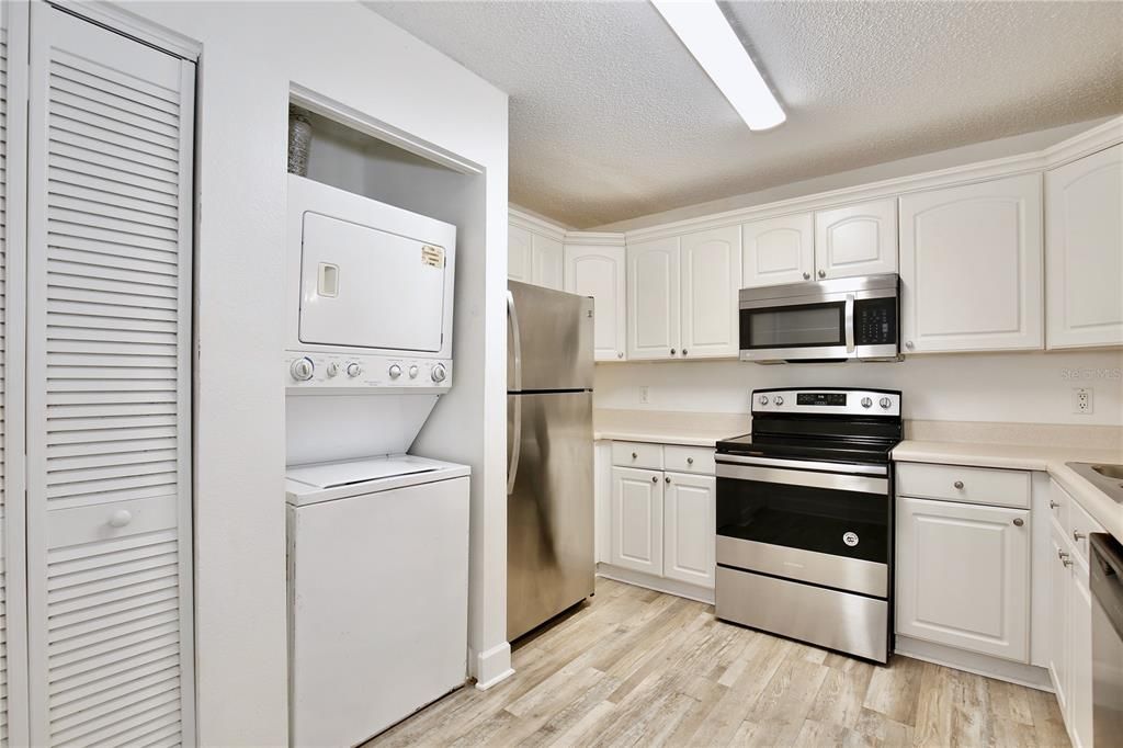 出租: $1,390 (3 贝兹, 2 浴室, 1168 平方英尺)