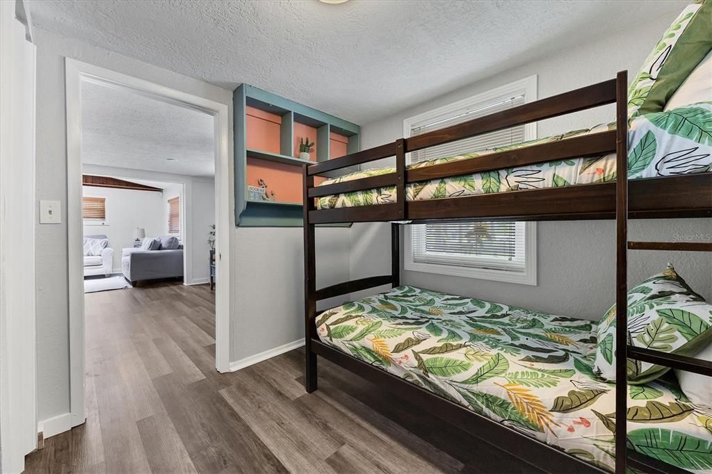 На продажу: $375,000 (3 спален, 2 ванн, 1333 Квадратных фут)