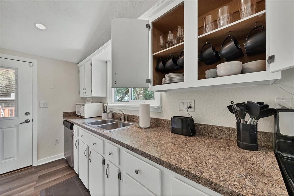 На продажу: $375,000 (3 спален, 2 ванн, 1333 Квадратных фут)