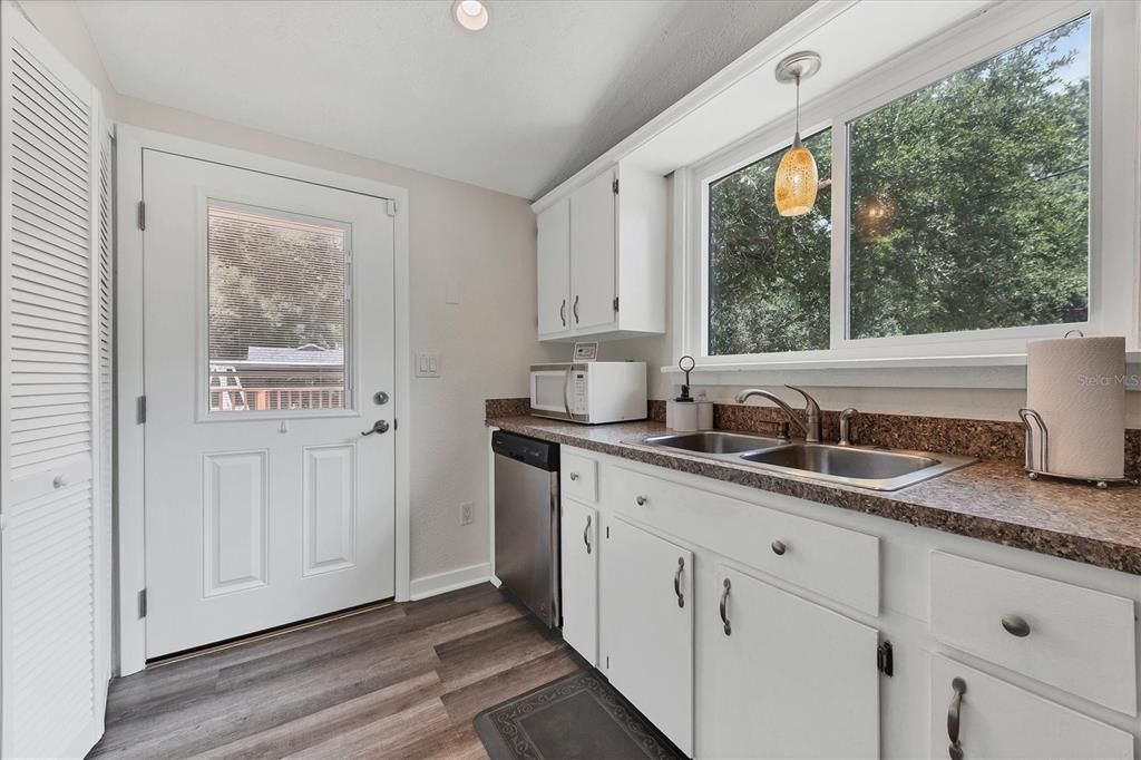 На продажу: $375,000 (3 спален, 2 ванн, 1333 Квадратных фут)