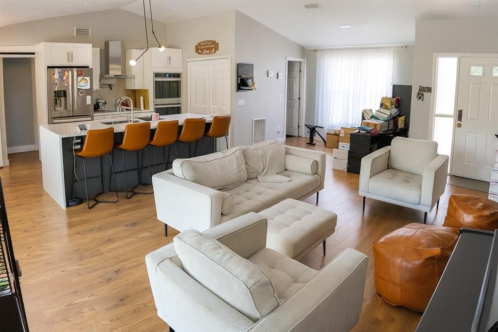 For Sale: $375,900 (3 beds, 2 baths, 1359 Square Feet)