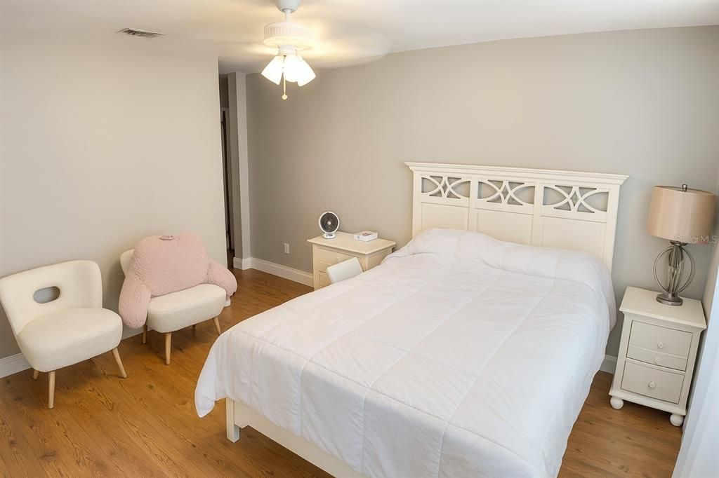 For Sale: $375,900 (3 beds, 2 baths, 1359 Square Feet)