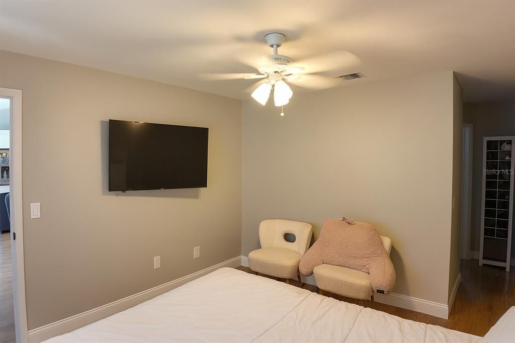 For Sale: $375,900 (3 beds, 2 baths, 1359 Square Feet)