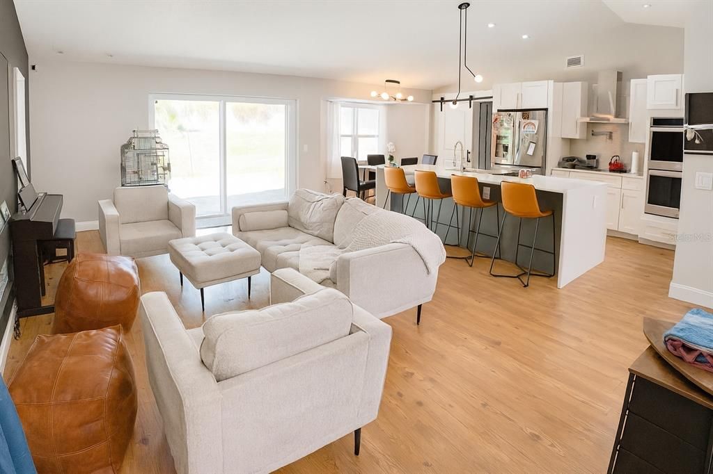 For Sale: $375,900 (3 beds, 2 baths, 1359 Square Feet)