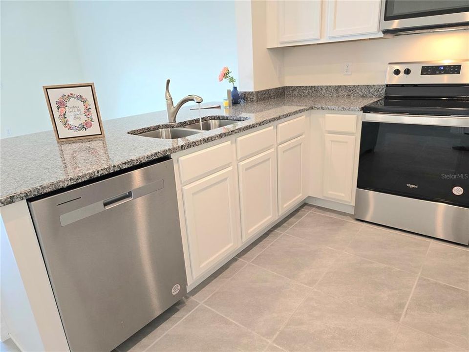 For Rent: $1,800 (3 beds, 2 baths, 1673 Square Feet)