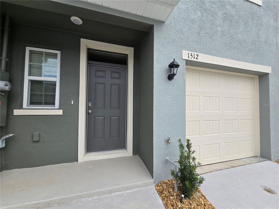 For Rent: $1,800 (3 beds, 2 baths, 1673 Square Feet)