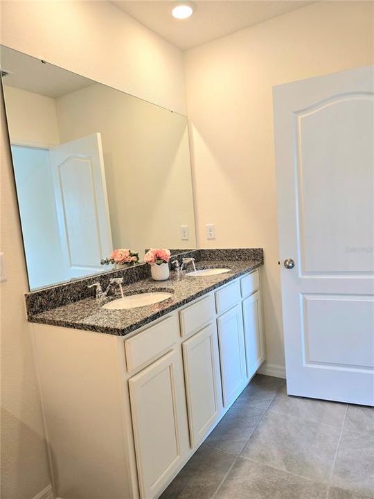 For Rent: $1,800 (3 beds, 2 baths, 1673 Square Feet)