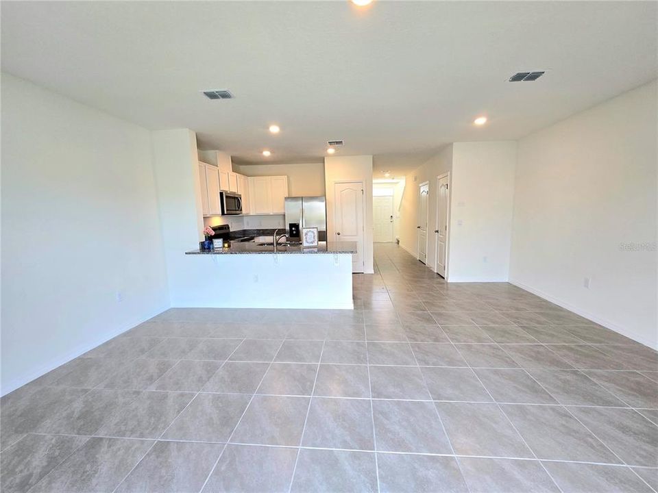 For Rent: $1,800 (3 beds, 2 baths, 1673 Square Feet)