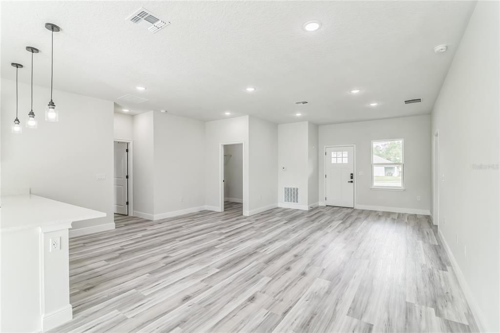 For Sale: $297,000 (4 beds, 2 baths, 1833 Square Feet)