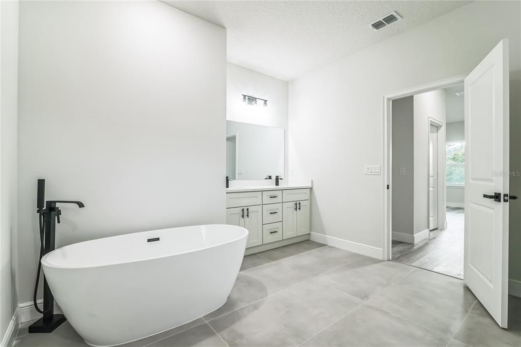 For Sale: $297,000 (4 beds, 2 baths, 1833 Square Feet)