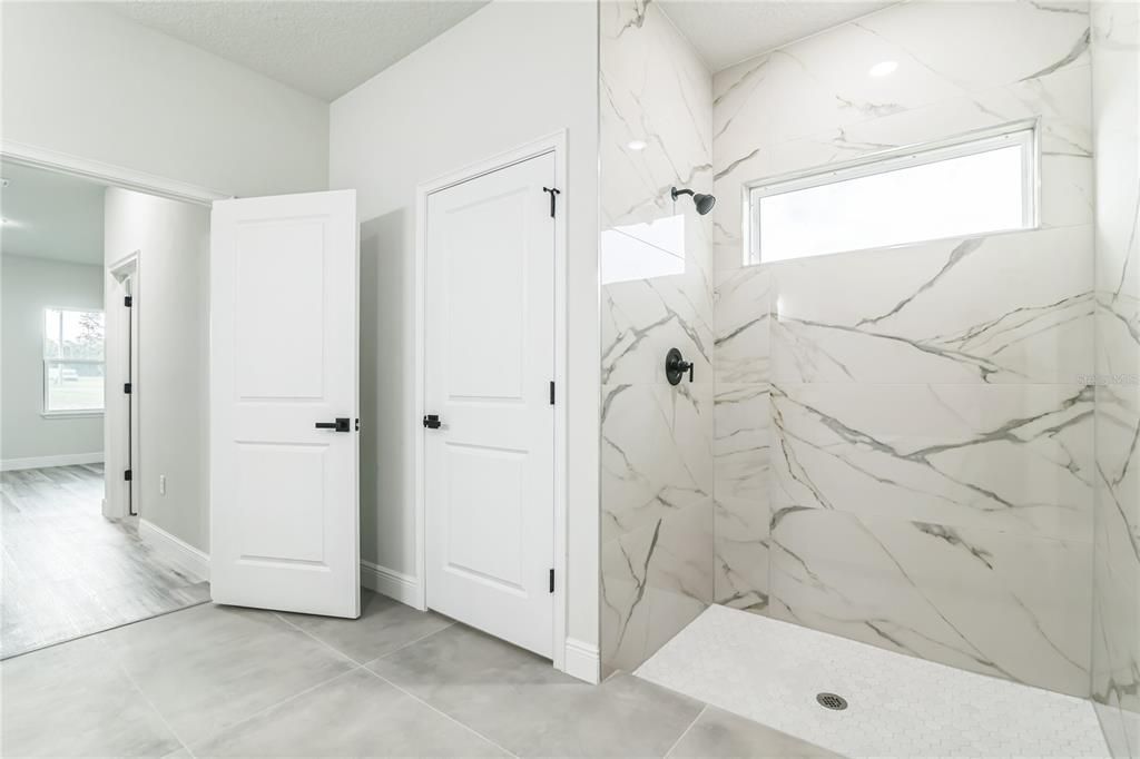 For Sale: $297,000 (4 beds, 2 baths, 1833 Square Feet)