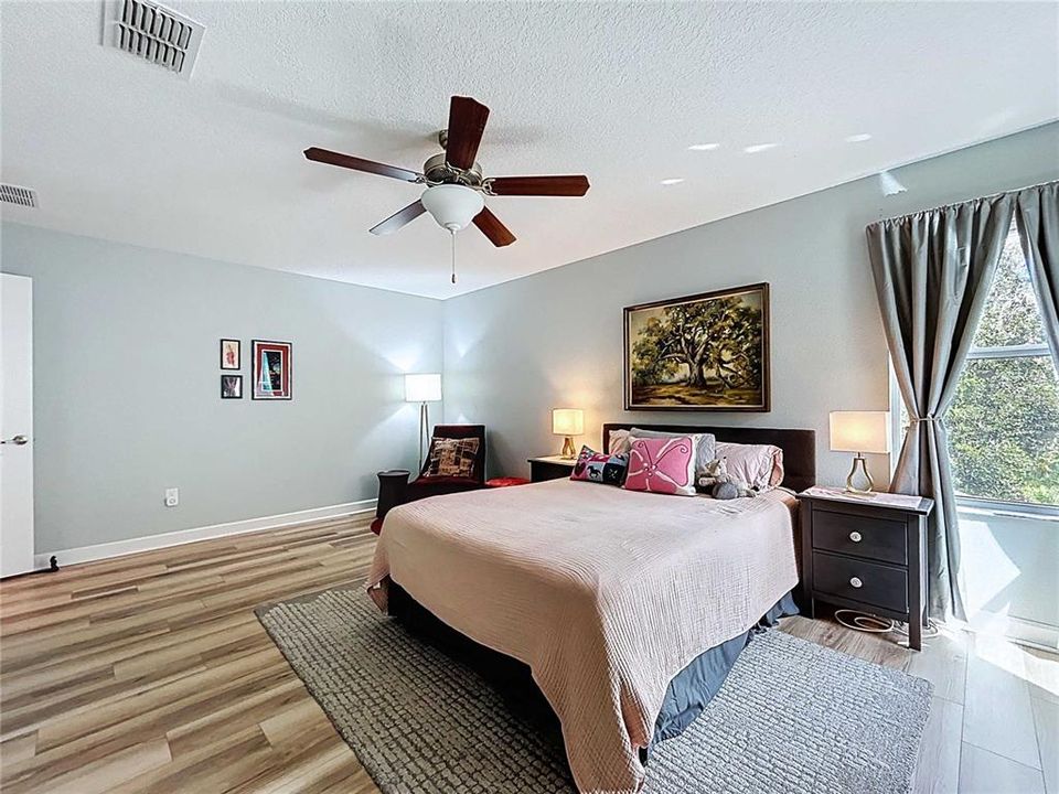 For Sale: $544,999 (5 beds, 3 baths, 3777 Square Feet)