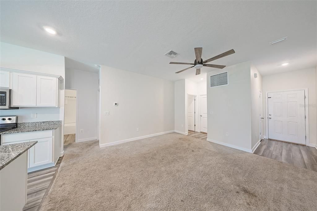 待售: $299,900 (3 贝兹, 2 浴室, 1412 平方英尺)