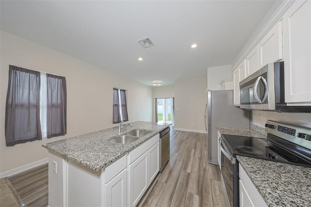 待售: $299,900 (3 贝兹, 2 浴室, 1412 平方英尺)