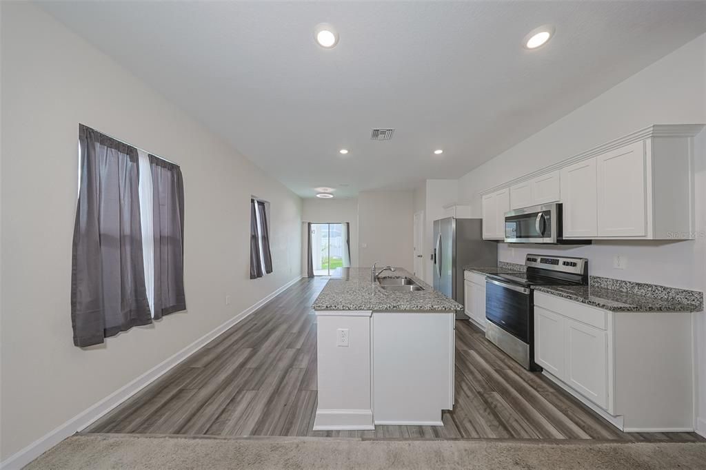 待售: $299,900 (3 贝兹, 2 浴室, 1412 平方英尺)