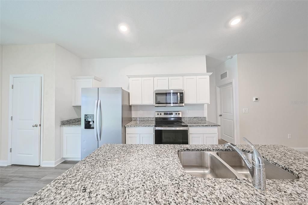 待售: $299,900 (3 贝兹, 2 浴室, 1412 平方英尺)